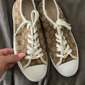 Size 8 ! Worn once